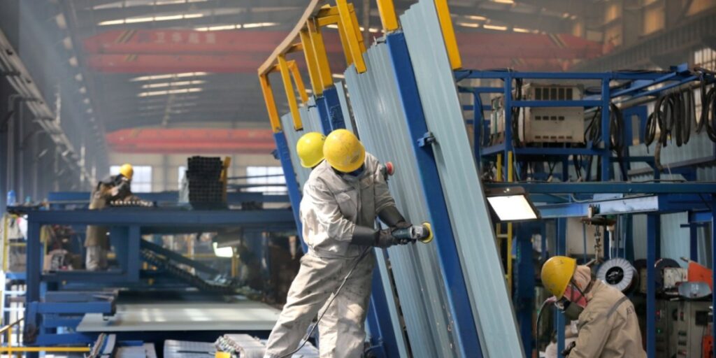 PMI industrial final da China sobe a 50,8 em fevereiro