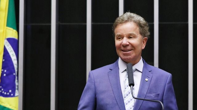 Congresso cria frente parlamentar em defesa do setor de importações