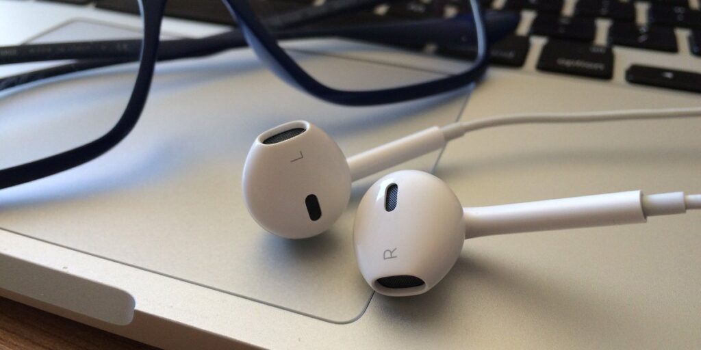 Receitas de música têm alta em 2024 com impulso de assinaturas de streaming