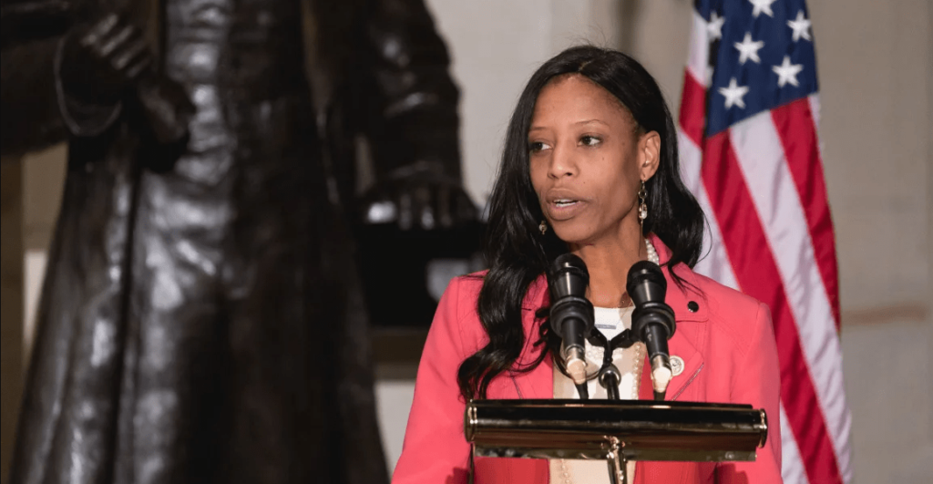 Mia Love, primeira congressista negra republicana, morre aos 49 anos