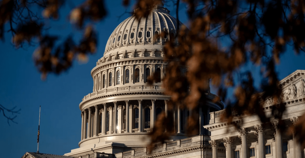 Trump assina projeto de lei provisório de financiamento governamental
