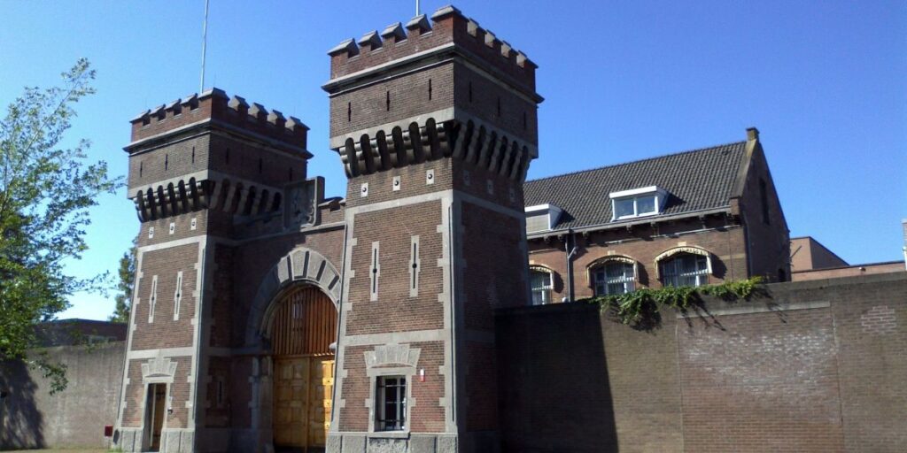 Saiba como é a prisão de Haia, onde Rodrigo Duterte ficará detido