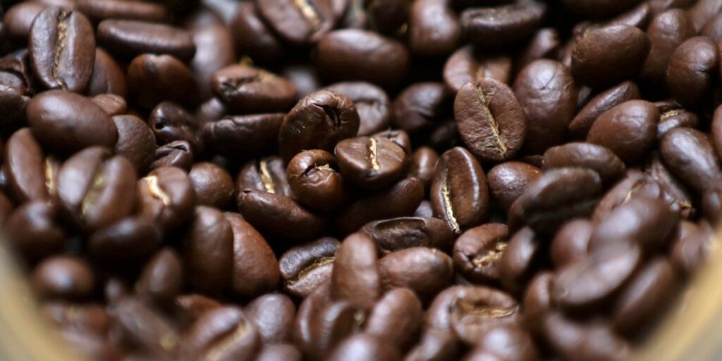 Buscas sobre por que ovo e café estão caros disparam no Brasil