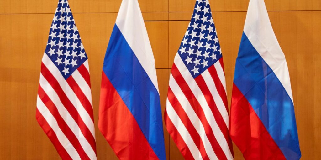 Conversas entre EUA e Rússia acontecem na segunda-feira (24), diz Moscou