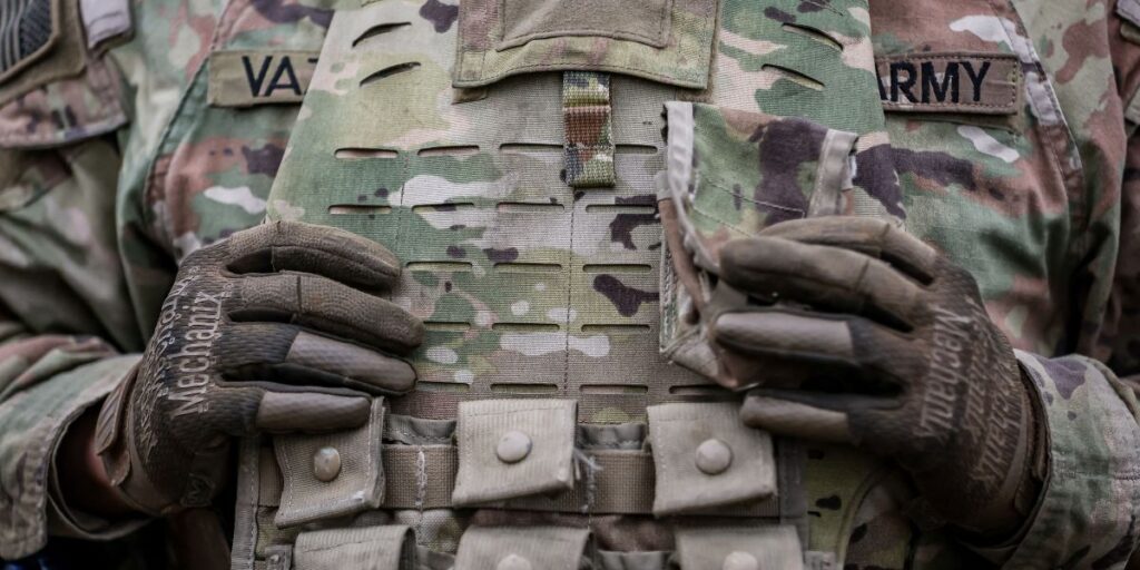 Juíza bloqueia proibição de Trump a pessoas trans nas Forças Armadas