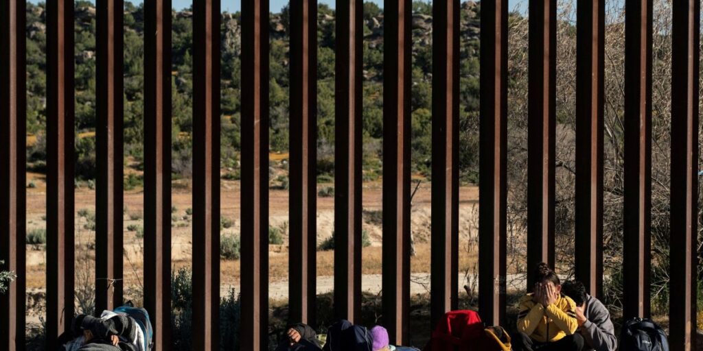 Prisões de imigrantes em fronteira dos EUA caíram 71%, diz agência