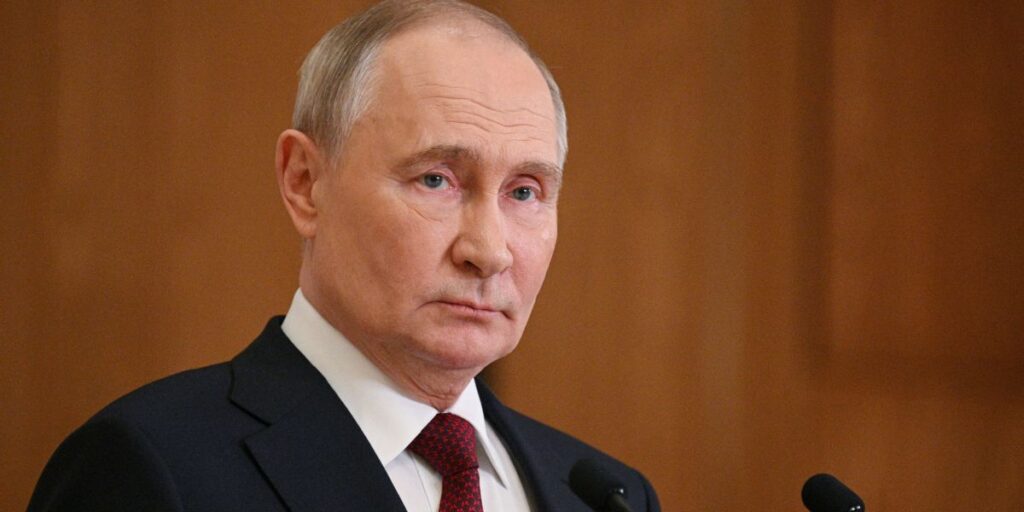 Putin diz que Rússia aumentará número de militares no Ártico