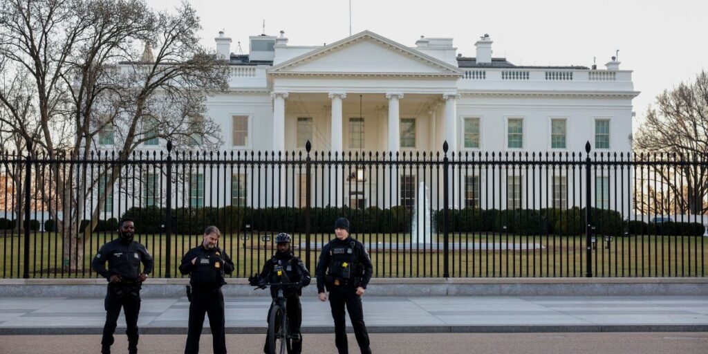 Governo Trump suspende processamento de alguns pedidos de green card