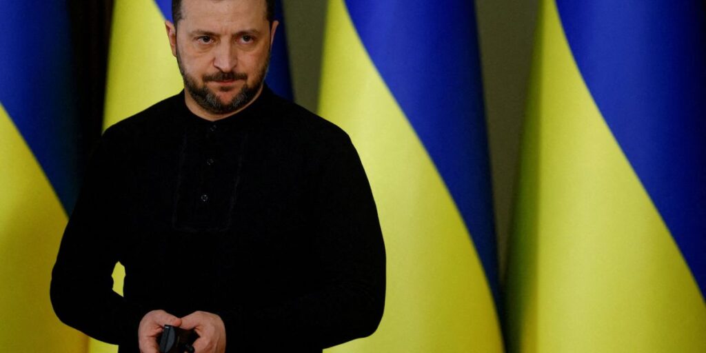 Zelensky diz que tropas ucranianas não estão cercadas pelos russos em Kursk