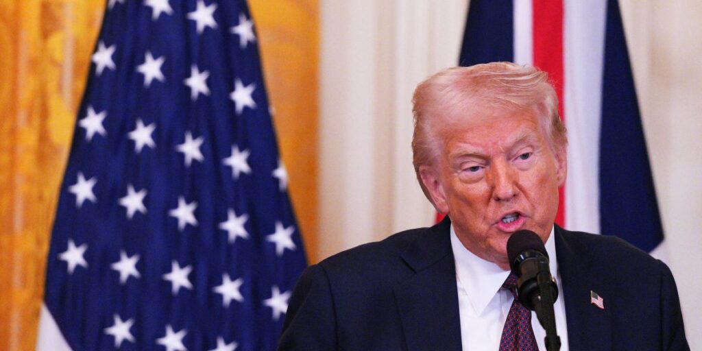 Trump ameaça aplicar tarifa de 200% sobre bebidas alcoólicas europeias