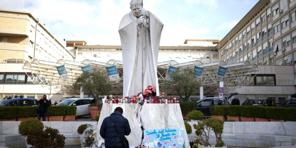Papa Francisco completa um mês internado nesta sexta-feira (14)