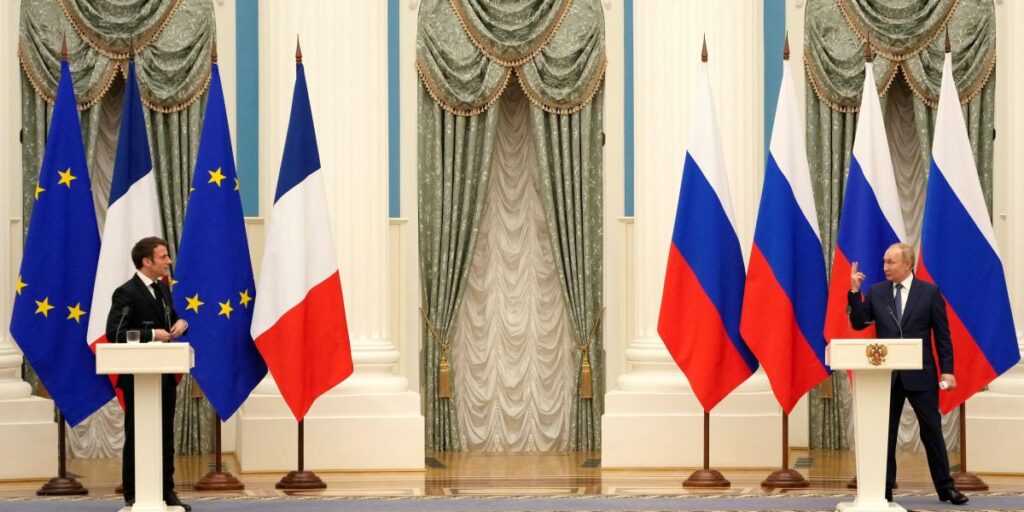 Rússia diz que discurso de Macron contém "notas de chantagem nuclear"
