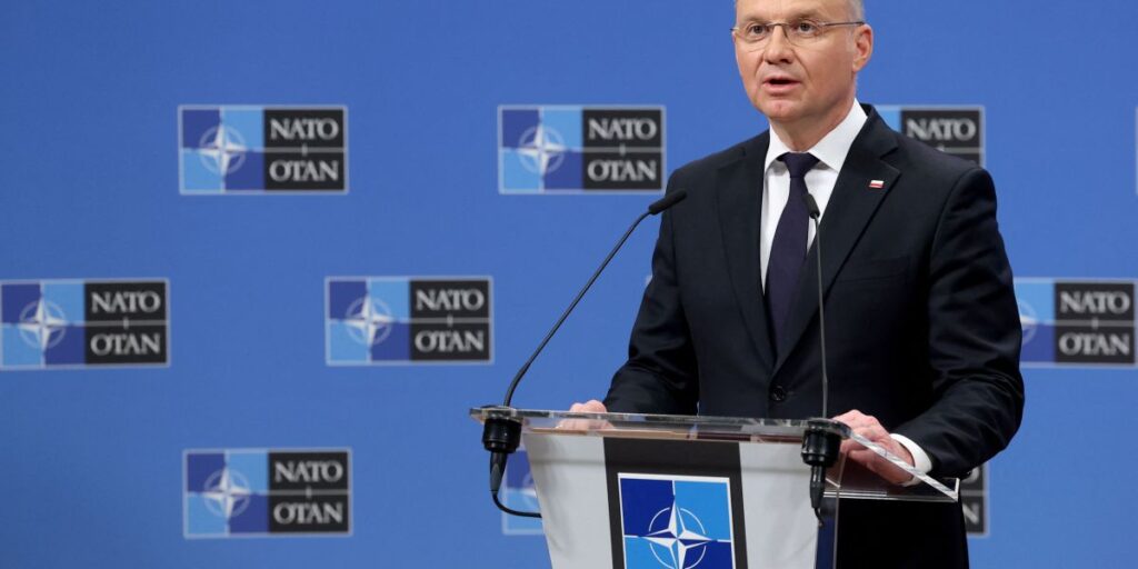 Presidente da Polônia pede que EUA transfiram ogivas nucleares, diz jornal