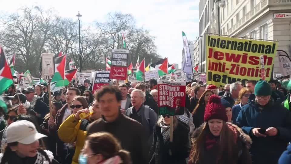 Milhares de pessoas vão às ruas em protesto pró-Palestina em Londres
