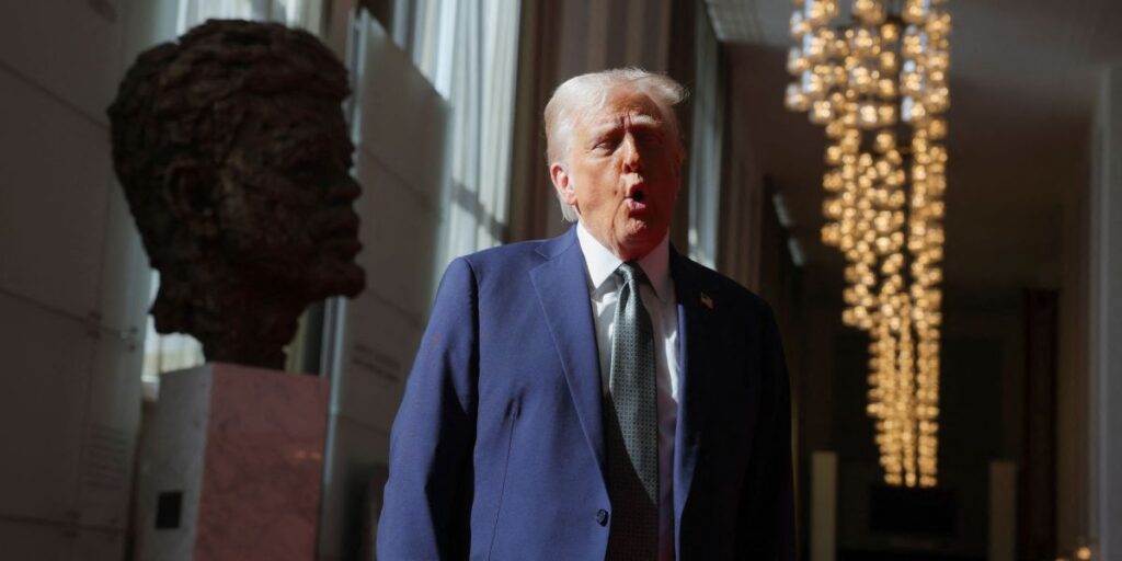 Sindicatos reagem a plano de Trump para acabar com Departamento de Educação