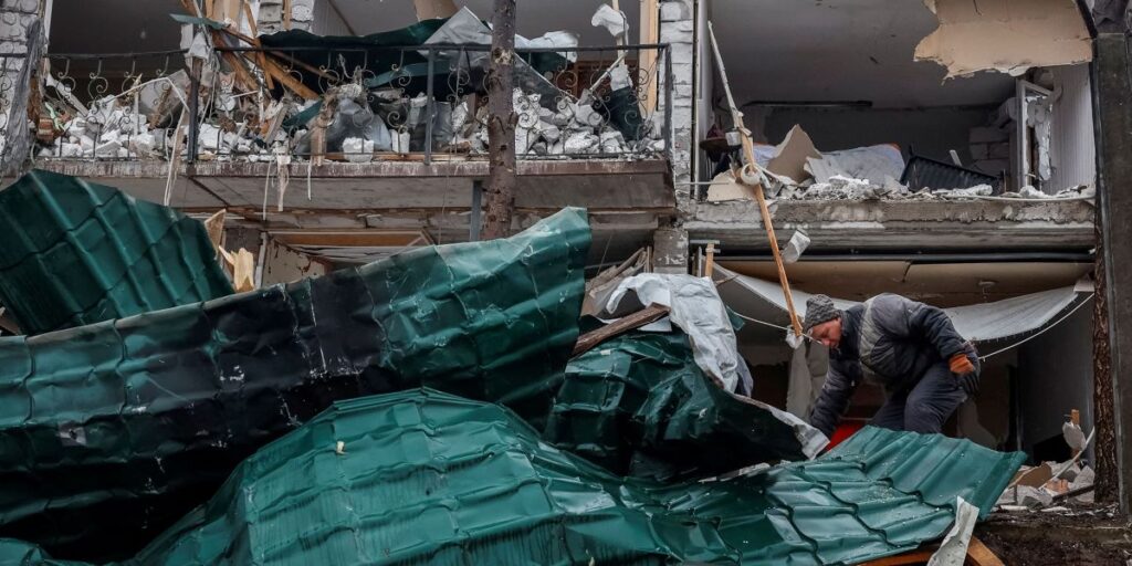 Ucrânia e Rússia trocam ataques à noite após ligação entre Putin e Trump