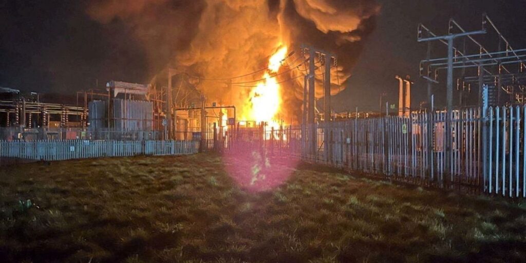 Polícia antiterrorismo de Londres investiga incêndio que fechou aeroporto