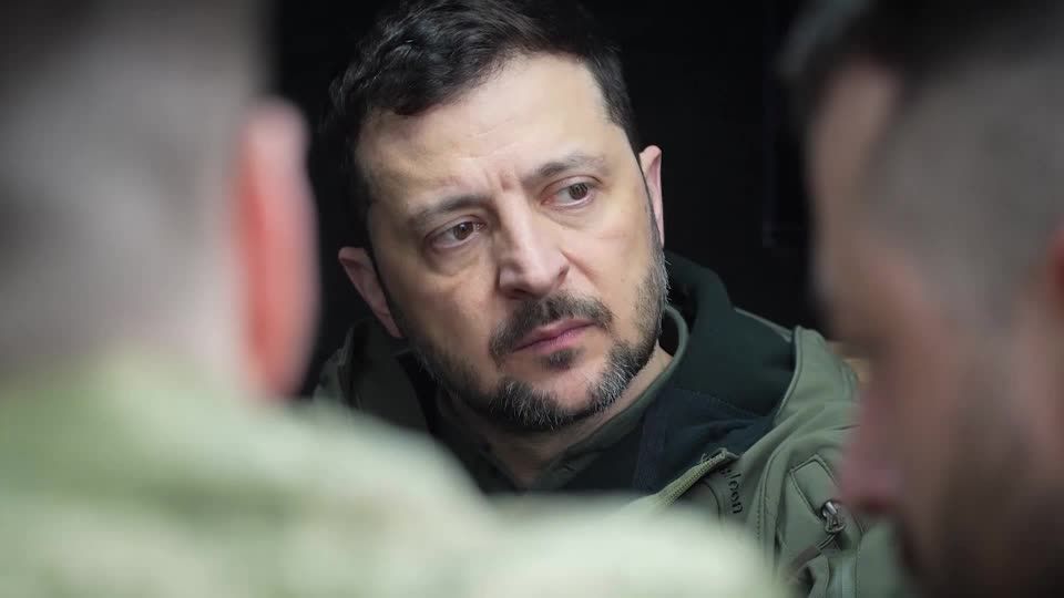 Zelensky visita tropas na região ucraniana de Donetsk