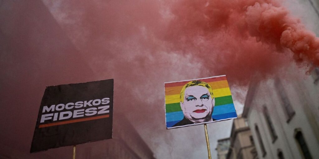 Milhares protestam na Hungria contra lei que proíbe parada LGBT