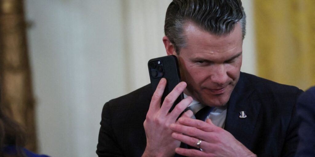 EUA: Secretário enviou horário de início de ataque contra Houthis em chat