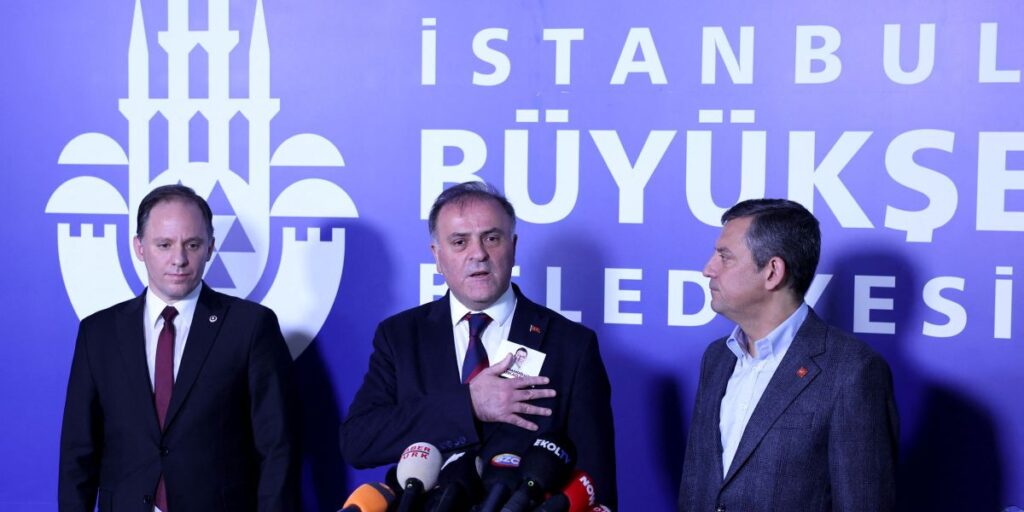 Oposição da Turquia elege interino após prisão de prefeito de Istambul