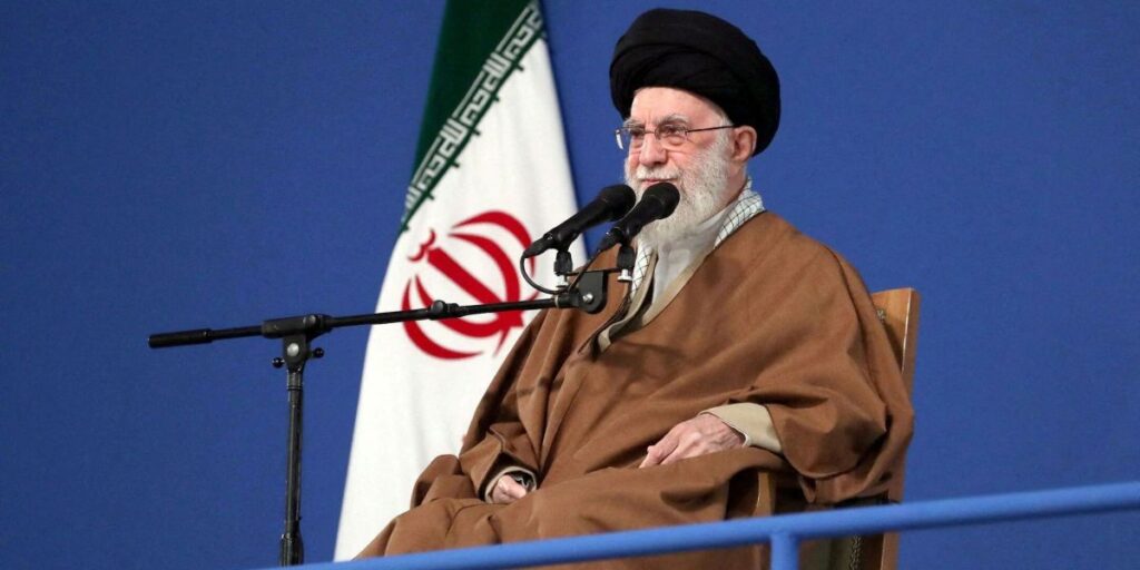 Irã está disposto a negociações indiretas com EUA, diz assessor de Khamenei