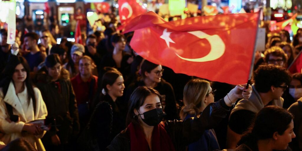 Protestos na Turquia: Cerca de 1.900 pessoas foram detidas, diz ministro