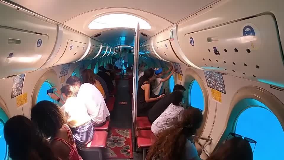 Vídeo mostra interior do modelo de submarino que naufragou no Egito; veja