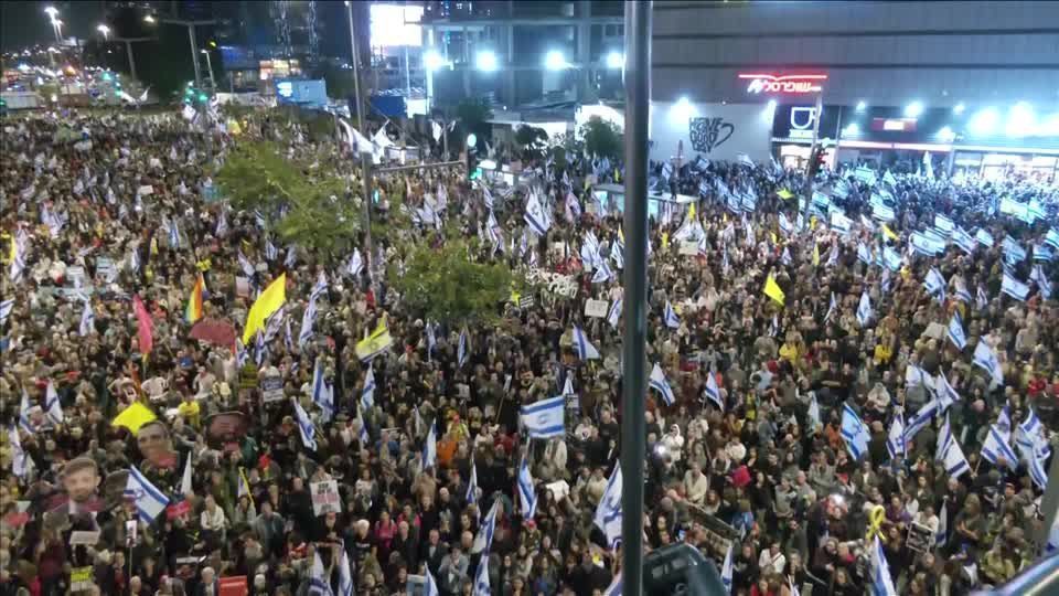 Manifestantes protestam contra governo de Netanyahu em Tel Aviv