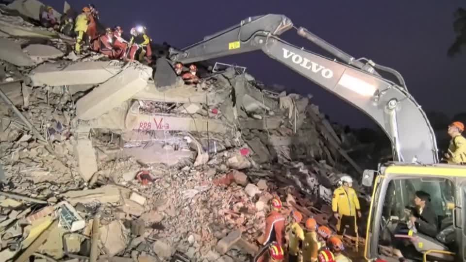 Socorristas chineses resgatam seis sobreviventes de terremoto em Mianmar