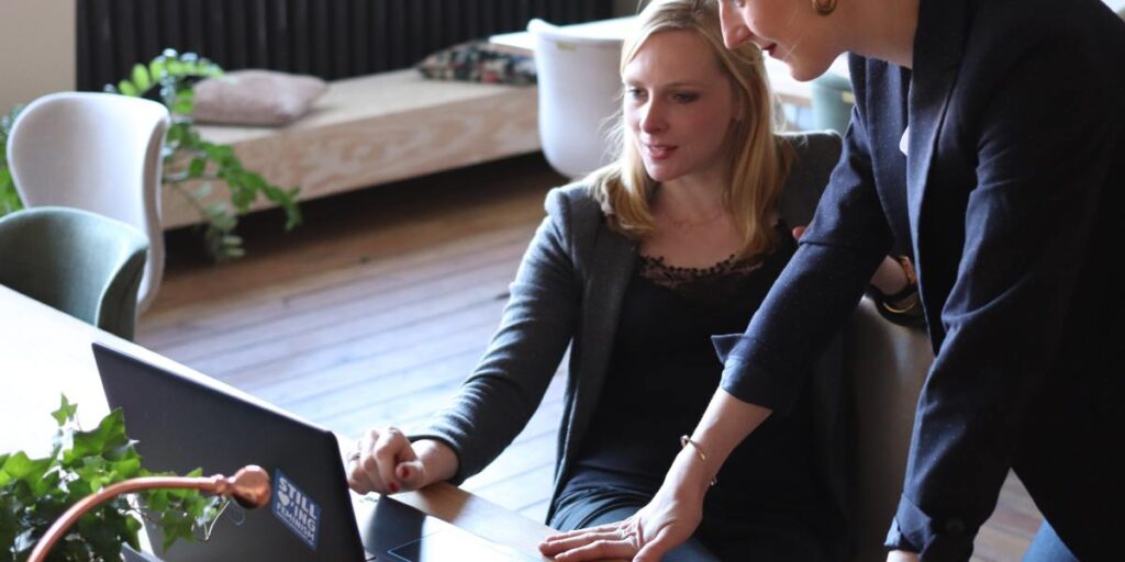 Metade dos brasileiros deseja abrir negócio próprio, diz estudo