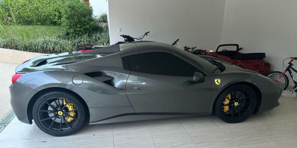 PF prende 17 integrantes de quadrilha que ostentava Ferraris e Lamborghinis