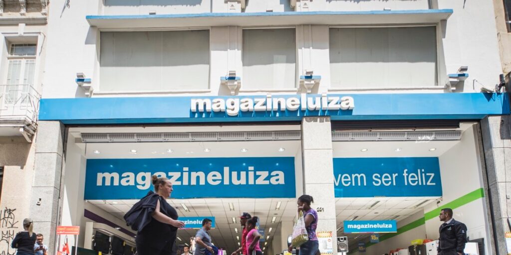 Magazine Luiza tem lucro quase 40% maior no 4º tri e mira ampliar margens