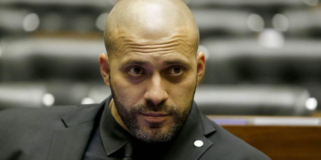 Mendonça vota para conceder liberdade condicional a Silveira