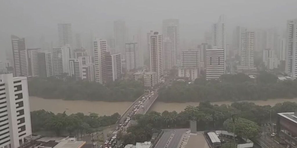 Semana será de chuvas frequentes em Recife