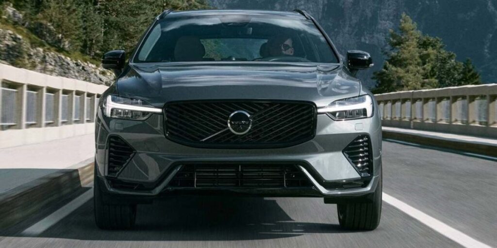Volvo XC60 ganha mais tecnologia e discretas mudanças visuais