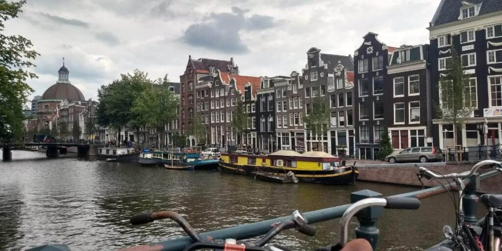 Esfaqueamento em Amsterdã deixa ao menos cinco feridos; suspeito é preso