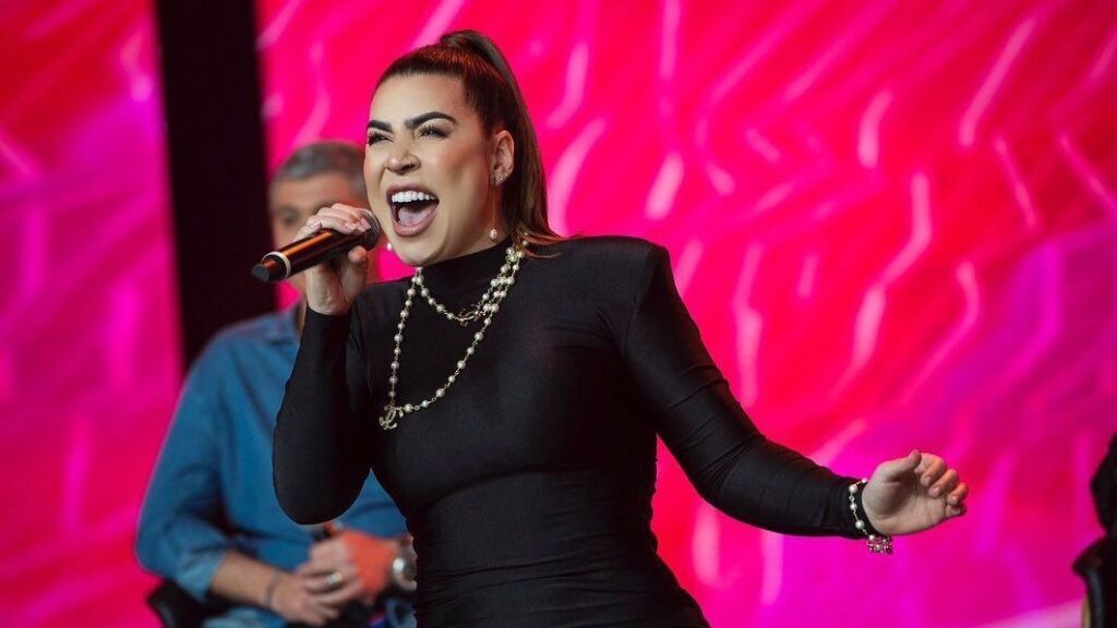Naiara Azevedo conta ter sido diagnosticada com menopausa aos 28 anos