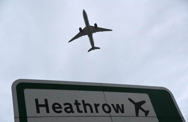 Incêndio perto do aeroporto de Londres foi controlado, dizem bombeiros