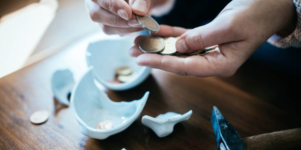 EUA devem enfrentar dívida recorde e desafios fiscais até 2055, projeta CBO