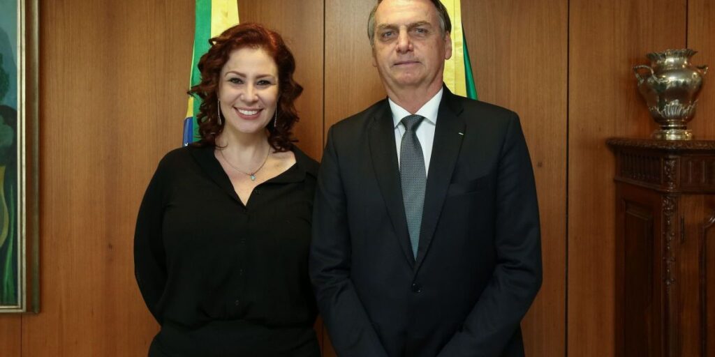 Bolsonaro diz que Carla Zambelli "tirou o mandato" de sua chapa em 2022