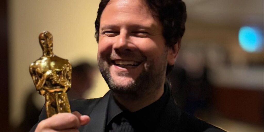 Selton Mello posa com Oscar de "Ainda Estou Aqui"