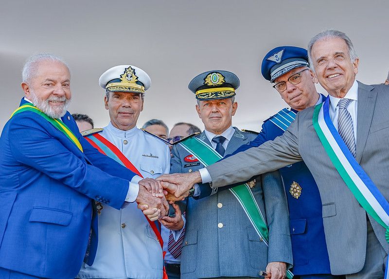Governo Lula aumenta em 9% salários de militares das Forças Armadas