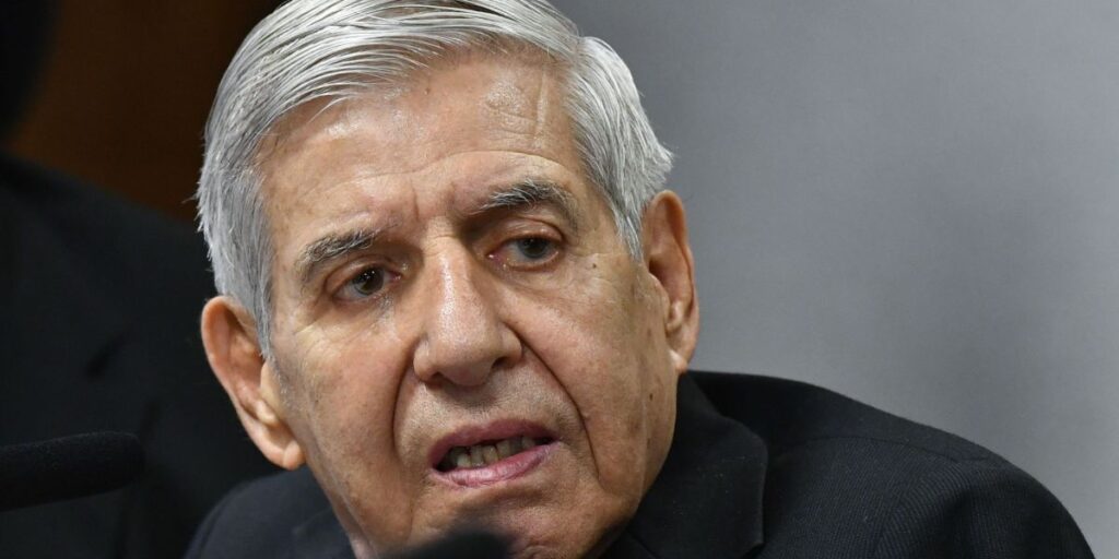 Defesa de Augusto Heleno pede rejeição de denúncia por falta de justa causa