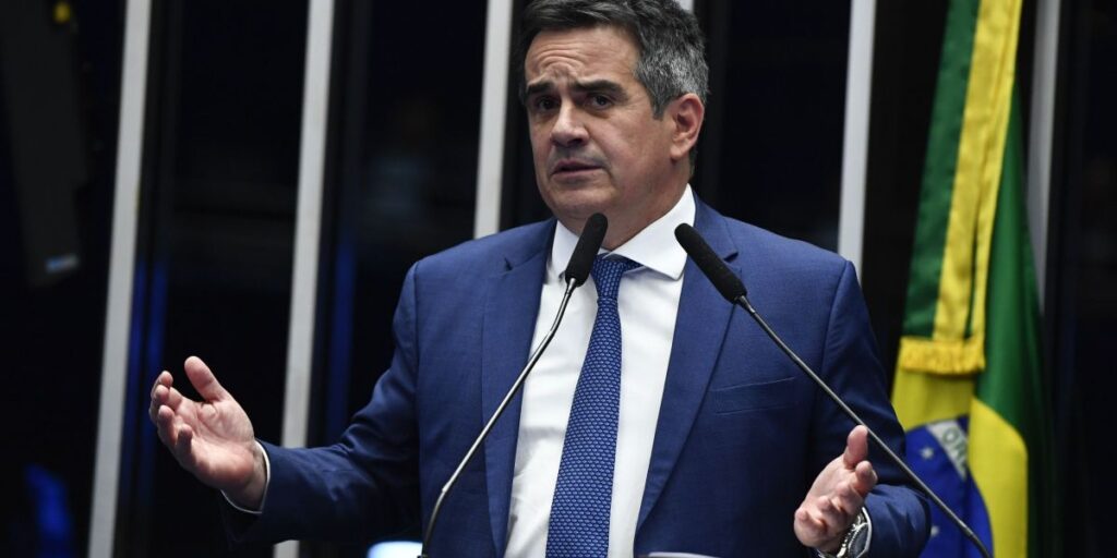 "Muito difícil", diz Ciro Nogueira sobre Bolsonaro disputar eleição em 2026