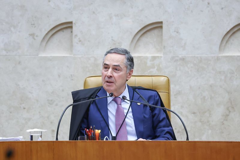 Autoritarismo flui pelas promessas não cumpridas da democracia, diz Barroso