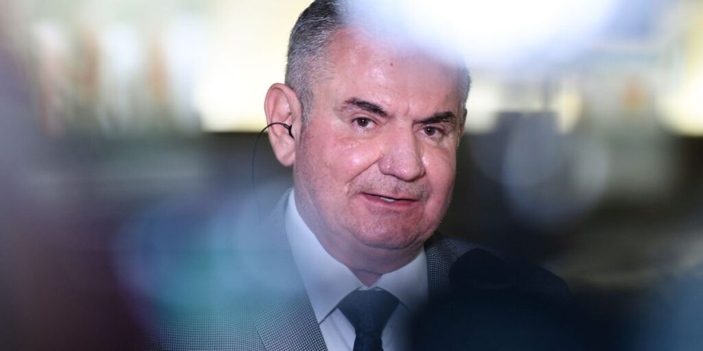 Relator e governo acordam inclusão posterior do Pé-de-Meia no Orçamento