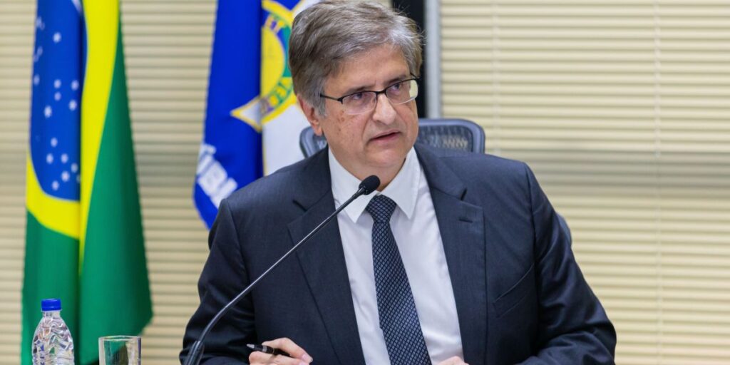 Oposição pede reunião com Gonet, consegue e depois desiste