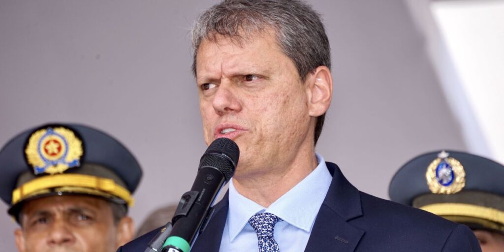 Entorno de Tarcísio vê "pressão desnecessária" em conversas sobre 2026