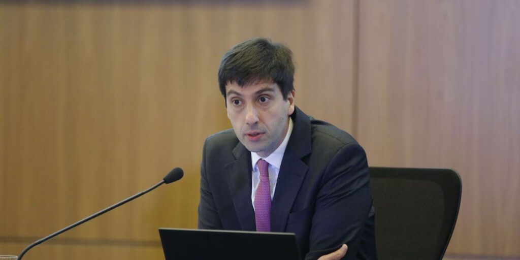 Guillen: é preciso desacelerar economia para levar inflação à meta do BC